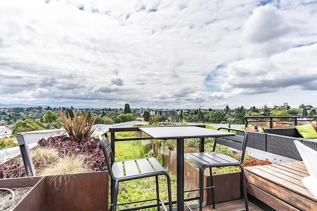 One Bedroom Luxury Apartment Seattle