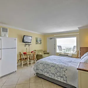 Daytona With Oceanfront Balcony And Pool! , Daytona Beach United States