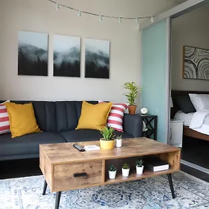 Queen Anne Abode - 1 Block From Cpa! - Free Parking! Apartment