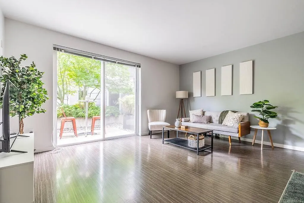 One Bedroom Luxury Apartment Seattle