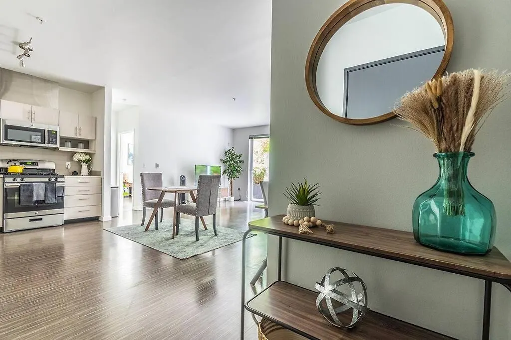 One Bedroom Luxury Apartment Seattle