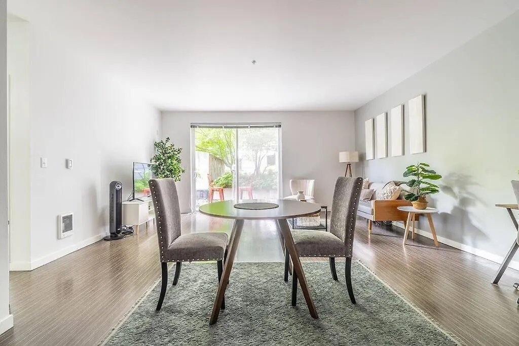 One Bedroom Luxury Apartment Seattle